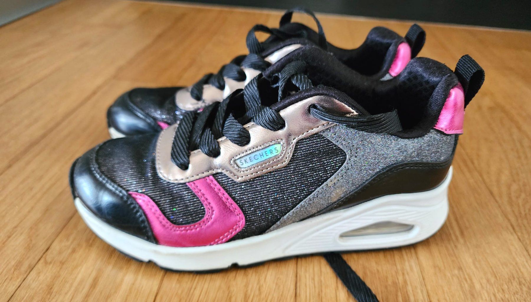 Skechers Scarpe per ragazze: Skechers Mädchen-Sneakers Gr. 30 – Usato da Ittigen venduto da bor_n76r