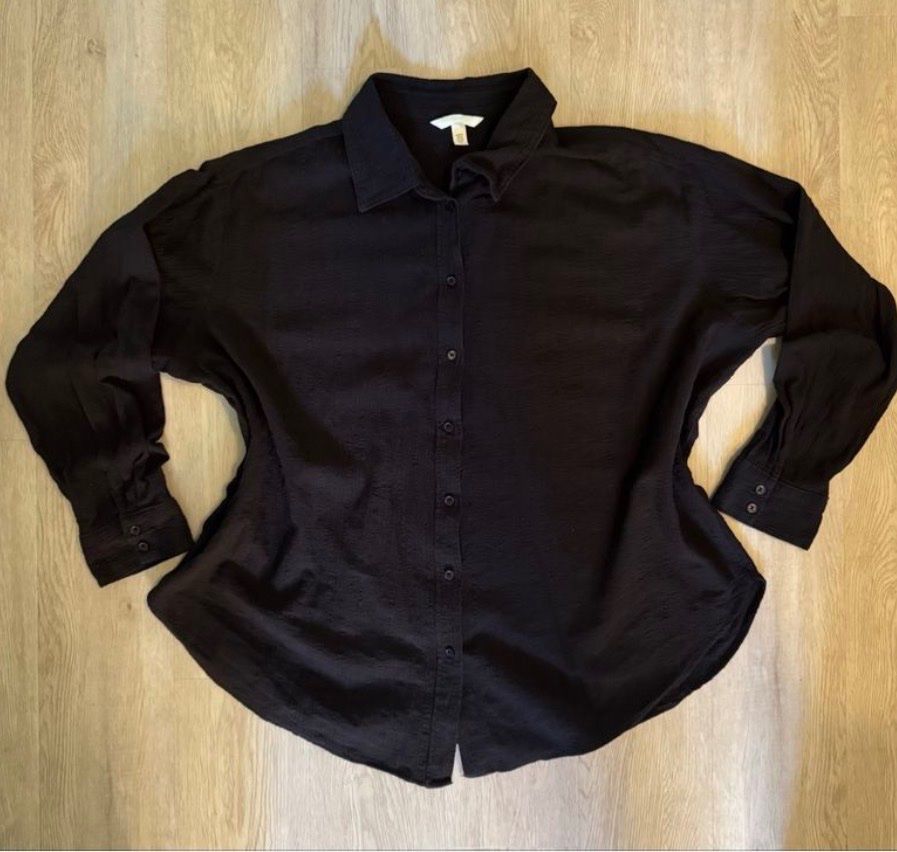 H&M Camicette: LOCKERE SCHWARZE BLUSE MIT LANGEN ÄRMELN – Usato da Winterthur venduto da Arunasu