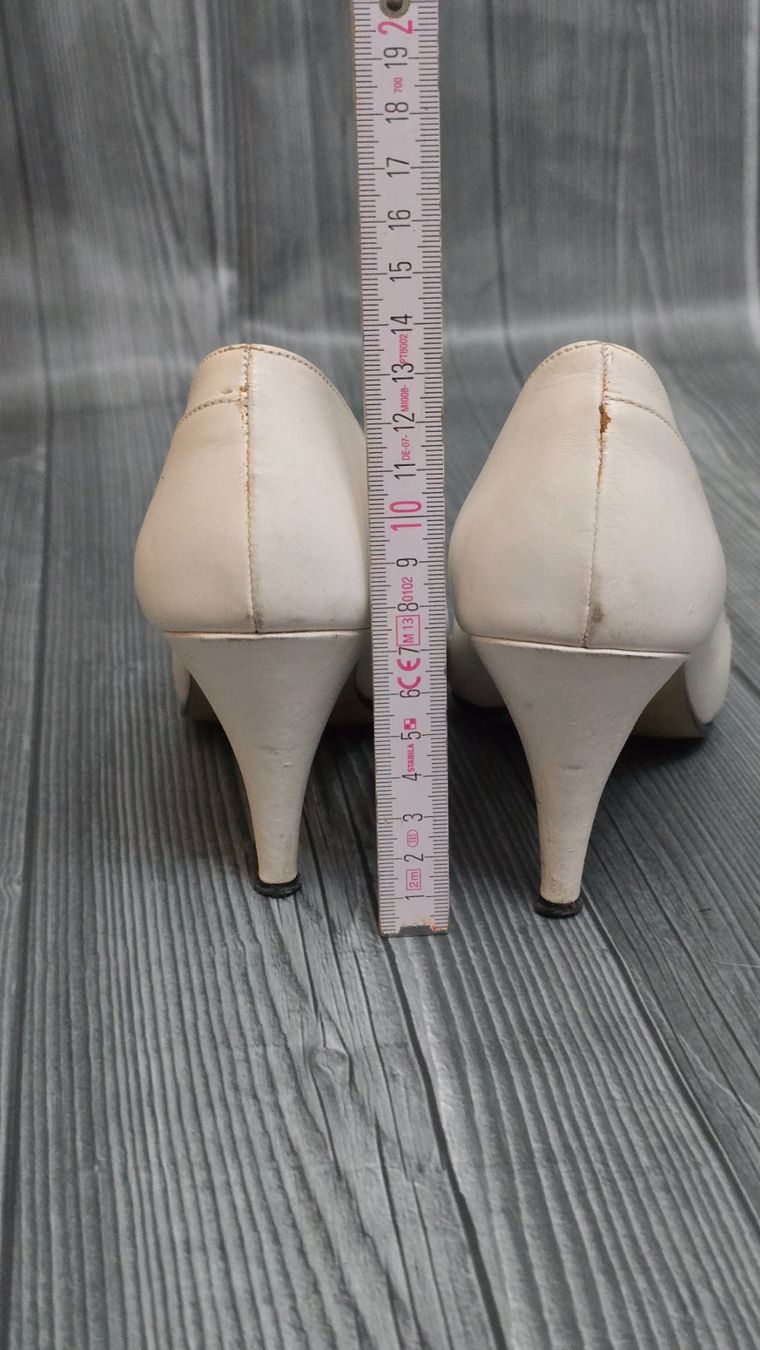 Scarpe da donna: 💞 Vintage Leder-Pumps - 37 - Cremeweiss – Usato da Thalwil venduto da VitaMini 2