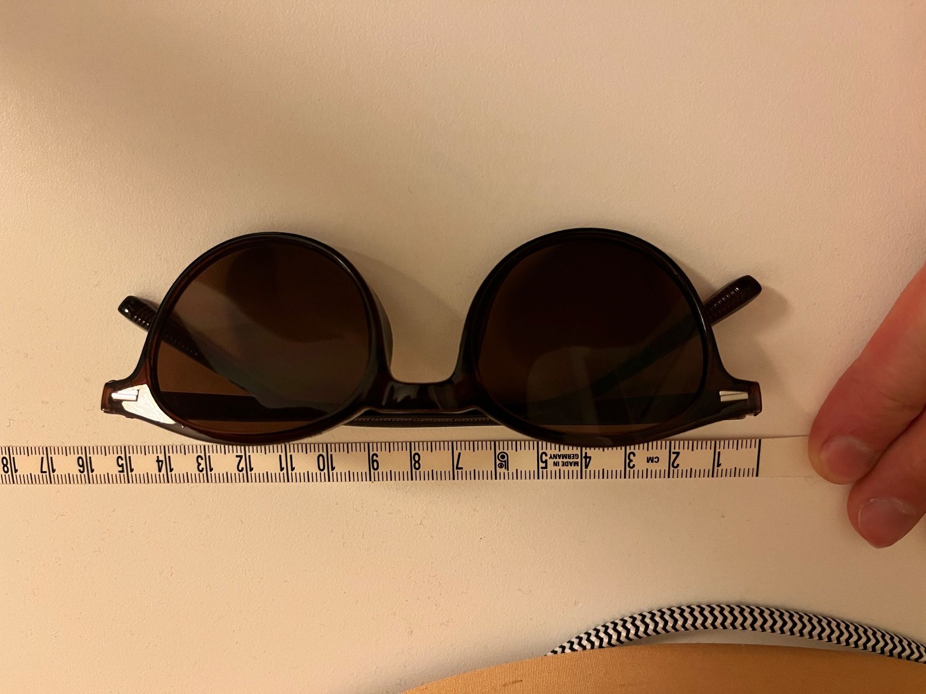Occhiali & Lenti: Lunettes de soleils brunes – Nuovo e nell'imballaggio originale da Genève venduto da Majikamu 2