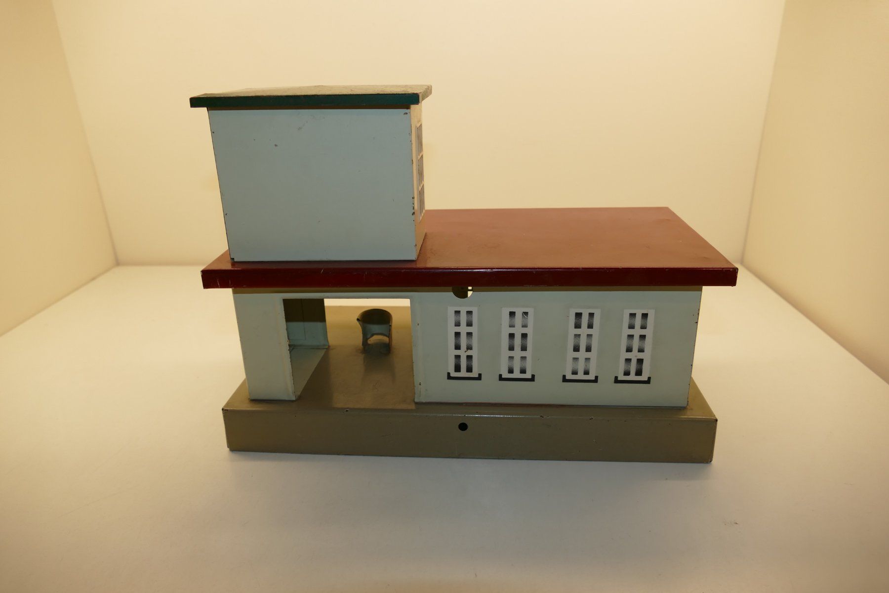 Kibri Modelleisenbahnen: Kibri 0: Bahnhof mit imit. Uhr – Gebraucht aus Niederhasli von rail-duerst 2
