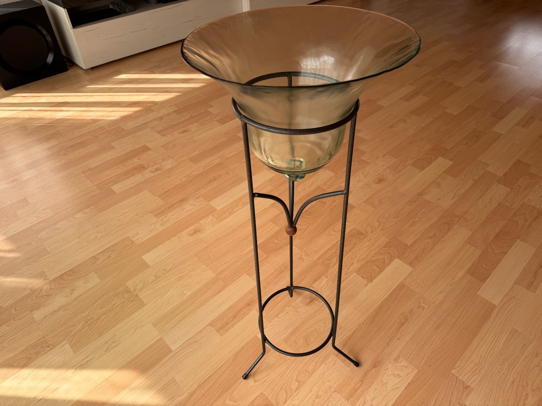 Altro per la casa: Schmiedeeisen Blumenständer mit Glasschale – Nuovo (secondo la descrizione) da Humlikon venduto da GX30 1