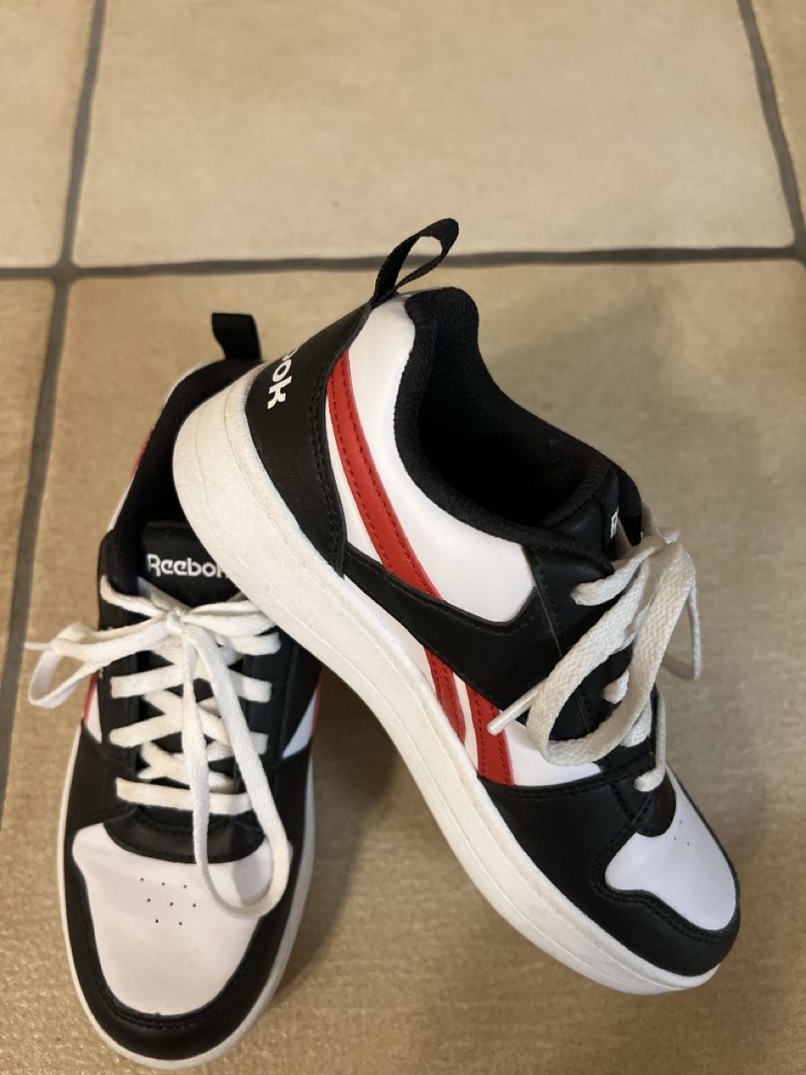 Reebok Scarpe per ragazzi: Kinder Reebok shoes 31,5 – Nuovo (secondo la descrizione) da Bachenbülach venduto da Dana_Ondrasik 1