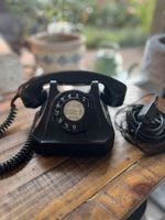 Altes Drehscheibentelefon schwarz gebraucht