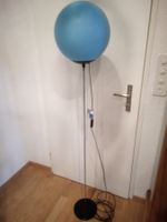 Vintage Stehlampe mit blauer Glaskugel 80er Jahre