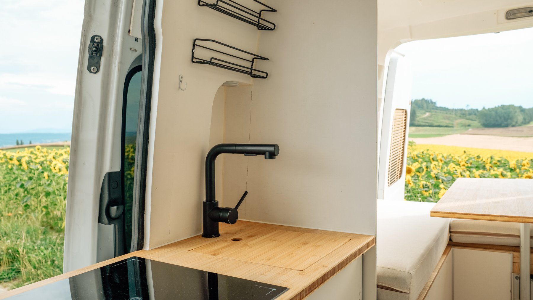 Mercedes-Benz Camping Fahrzeuge: Luxus Camper Neuer Sprinter W907: Autark Campen, Remote Work – Gebraucht aus Bern von wizotime 3