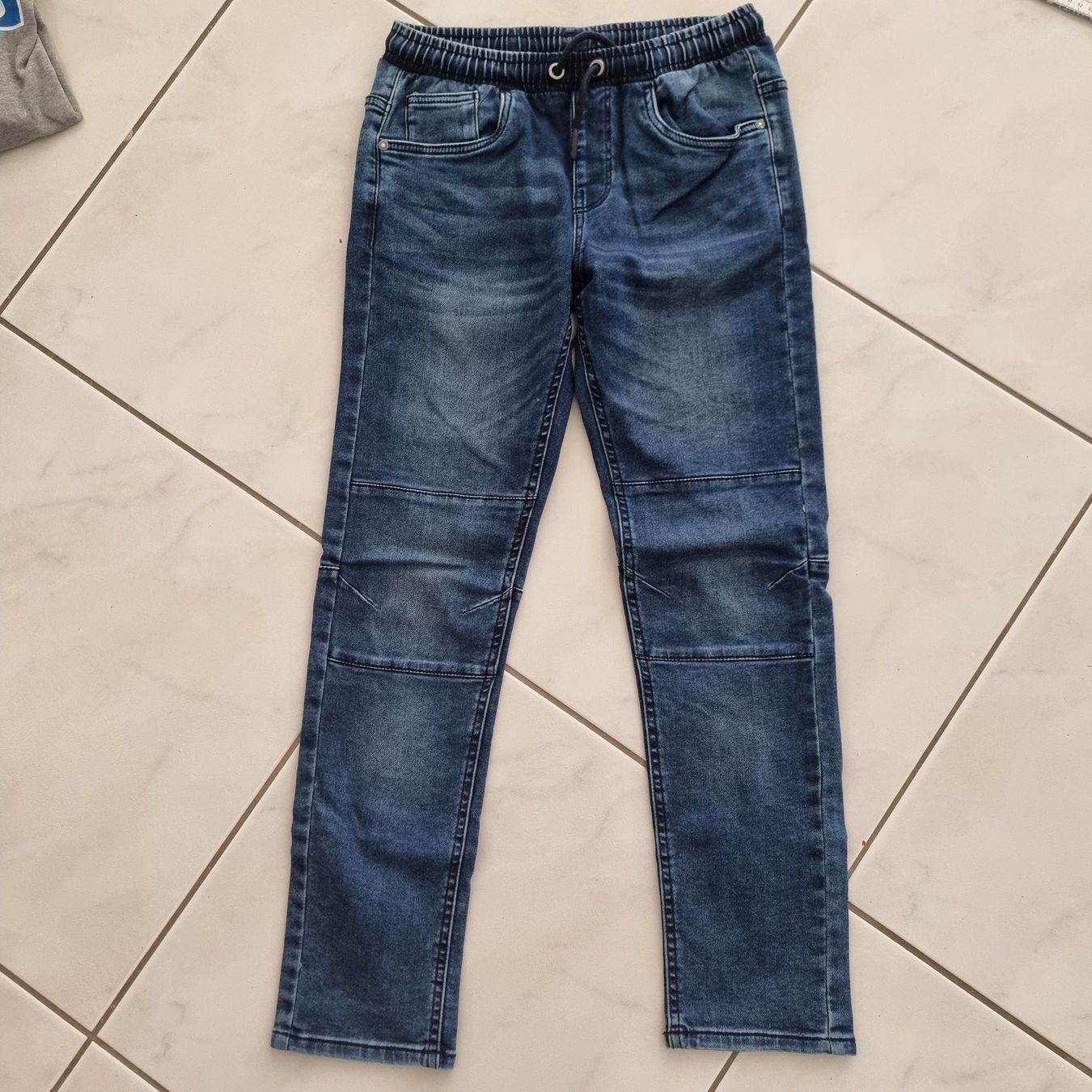Pantaloni: Ungetragene tolle Jeans in der Gr. 152 – Usato da Arth venduto da Africa44