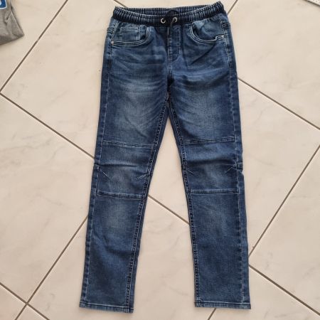 Ungetragene tolle Jeans in der Gr. 152