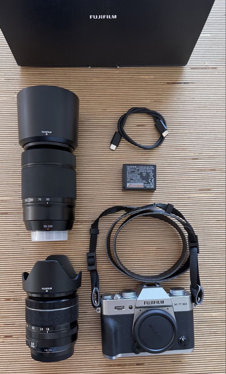 Fujifilm Fotocamera: Fujifilm X-T30 Kamera mit Objektiven  – Usato da Wädenswil venduto da charlysells