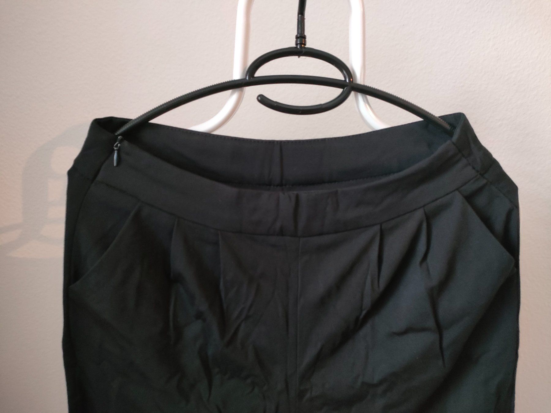 Hosen: Wunderschöne Slim-Fit Damen Hose schwarz – Neu (gemäss Beschreibung) aus Dietikon von MJ_Sporting 2