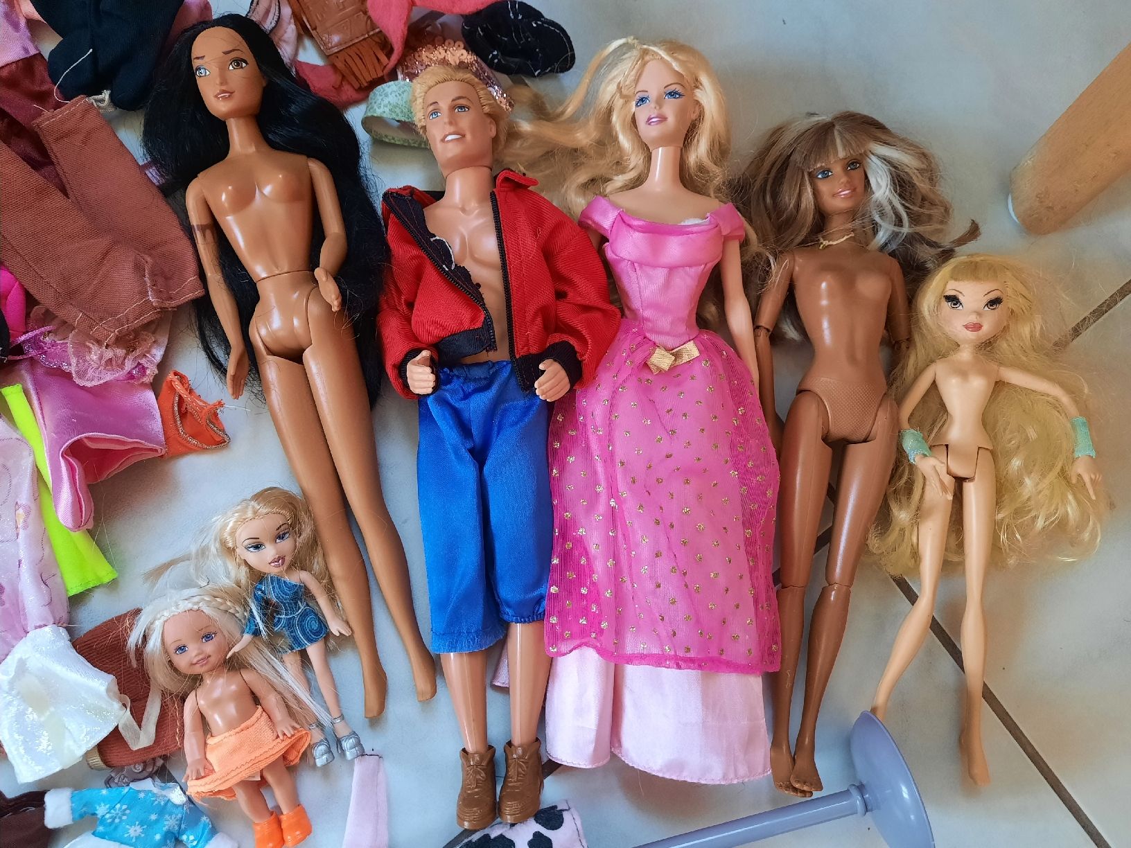 Bambole: LOT " BARBIE " – Usato da Le Locle venduto da marylise01 1