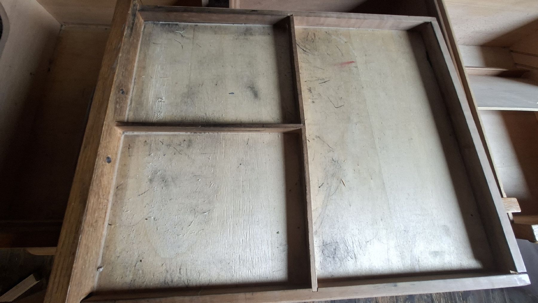 Schreibtische: Schreibtisch Holz mit Schubladen – Gebraucht aus Zürich von Raka80 4
