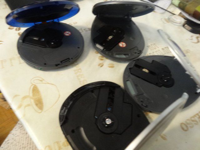 Panasonic Lettore multimediale & Streamer: 4 STK CD PLAYER.3 PHILIPS 1 PANASONIC.ANTIK.OHNE GRANTI. – Usato da zürich venduto da ahmad01 2