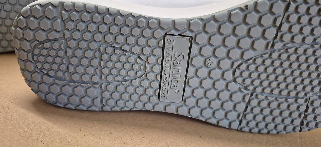 Scarpe da uomo: Berufsschuhe Sanita Gr. 44 weiss – Usato da Seuzach venduto da Dani-72 2