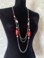 Elegante Halskette mit roten Akzenten, ideal für den Sommer!