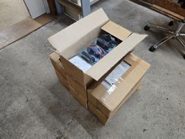 Posten mit diversen neuen Party Leuchtbrillen ab 1.-