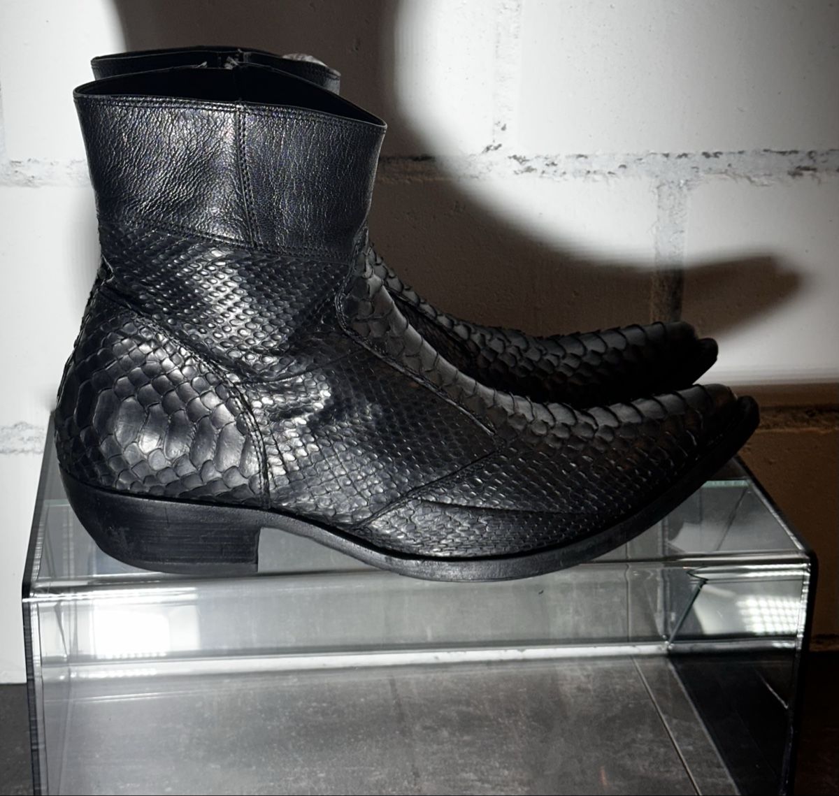 Scarpe da uomo: Schwarze Herrenstiefel aus Python Grösse 41 – Usato da Burgdorf venduto da N.O.C. 1