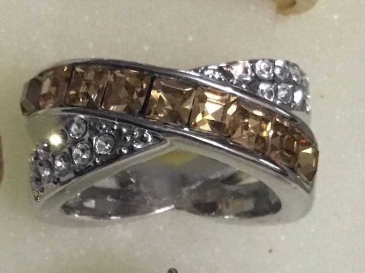 Anelli: Ring mit Zirkonen – Nuovo (secondo la descrizione) da Schlieren venduto da Jeajet