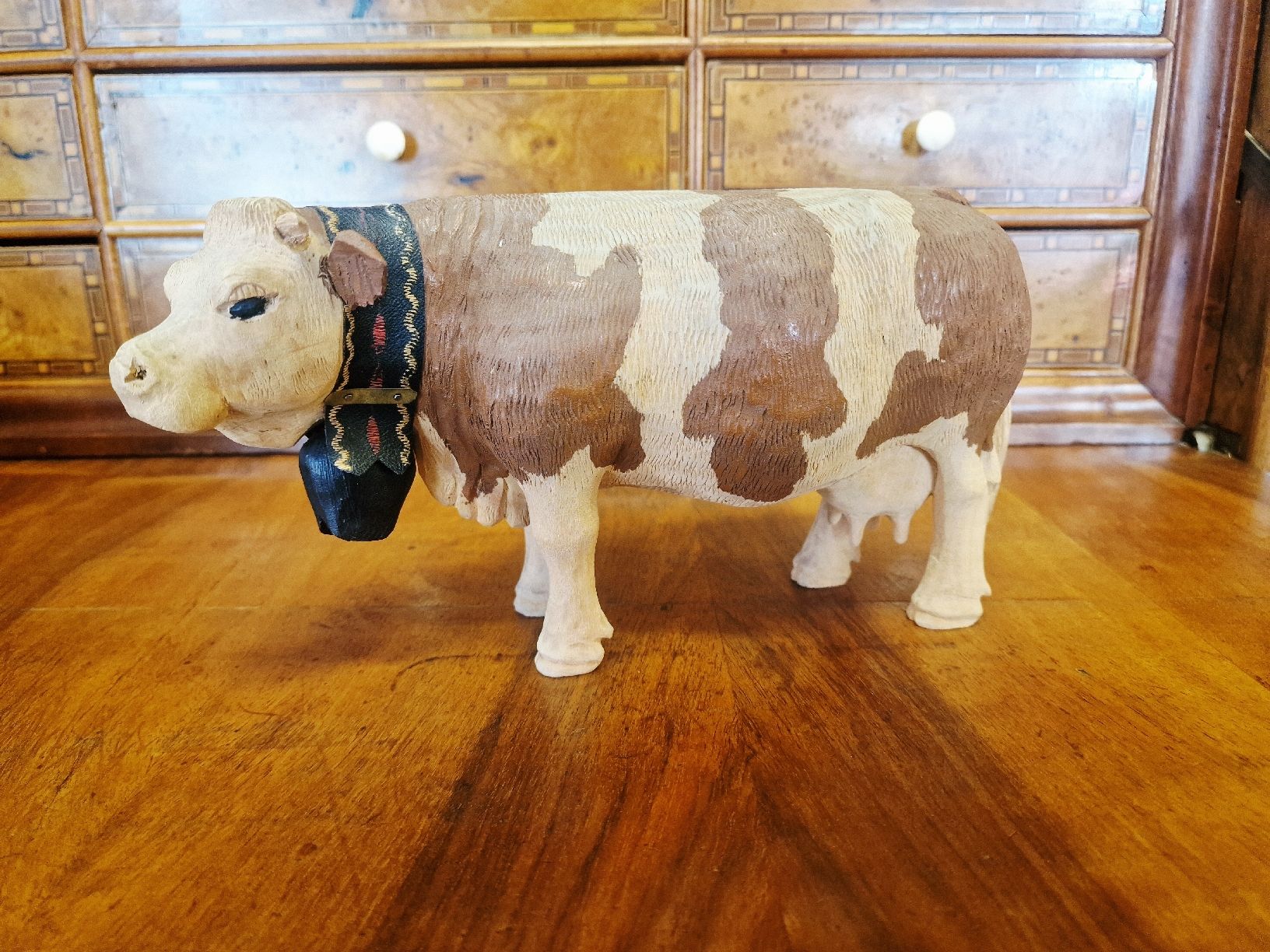 Statuette: Kuhfigur, handgeschnitzt, Schweiz – Difettoso da BERN venduto da Intarsia