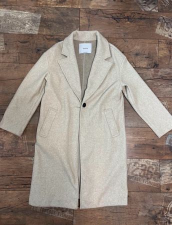 Leichter Damenmantel von BERSHKA (M/L)