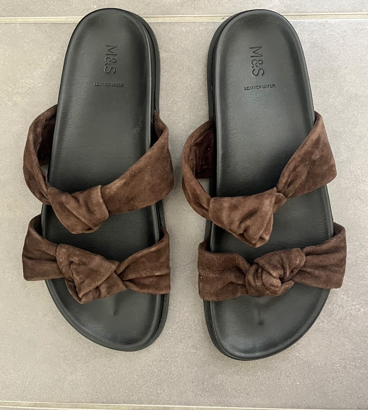 Scarpe da donna: M&S Black & Brown Suede/Leather Slider Sandals EU 38 – Usato da Zofingen venduto da lis_7xzz 1