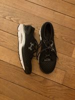 Under Armour running shoes black white good condition