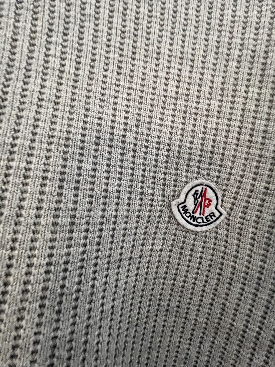 Moncler Maglioni & Felpe: Moncler Pullover grau Grösse M – Usato da Winterthur venduto da ChicMarkt 4