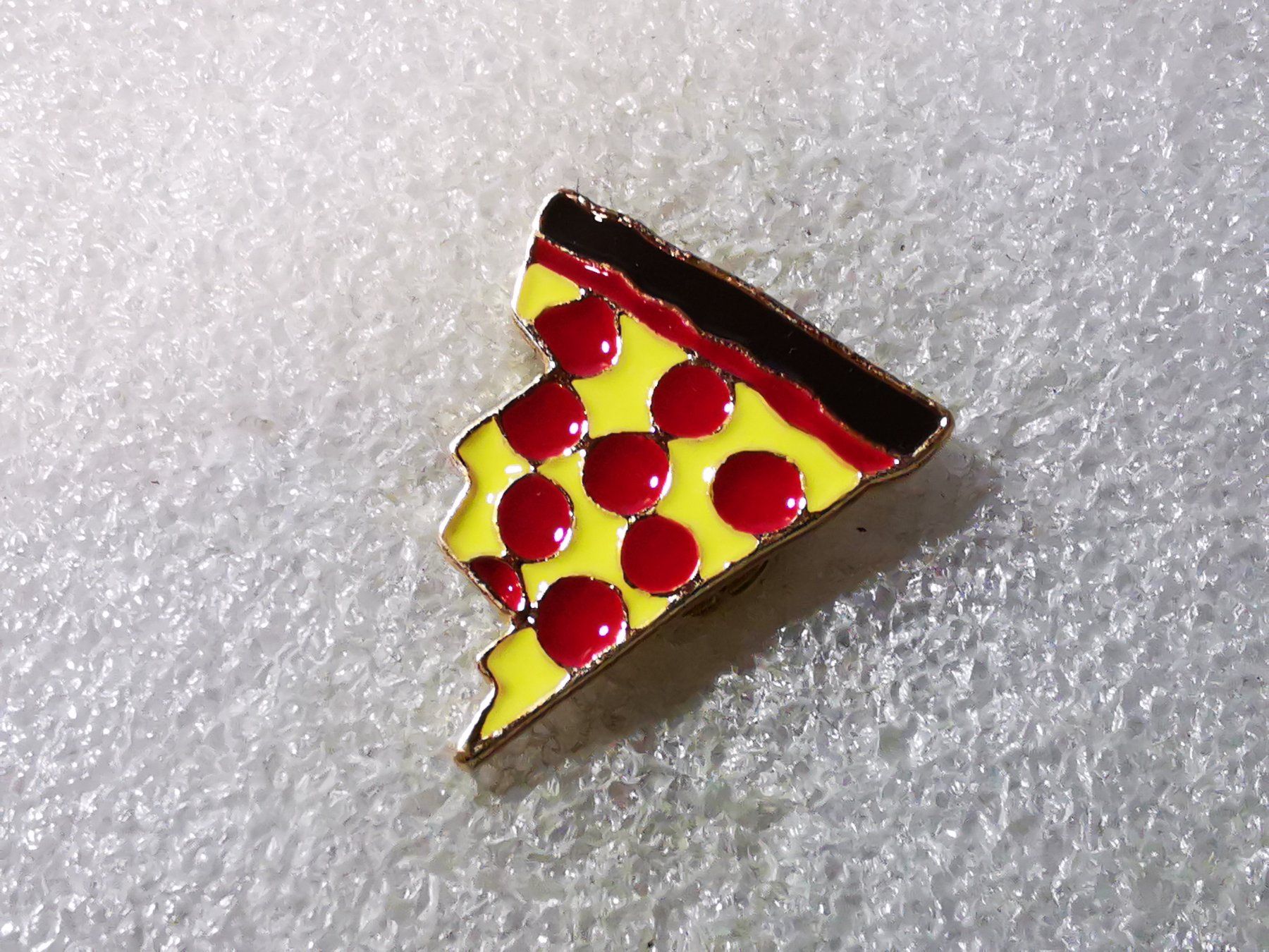 Placchette & Badge: Ansteckpin 100: Pizza – Usato da Oppligen venduto da Pin-Fall-Shop