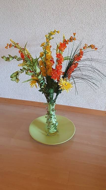 Vasi & Recipienti: Wunderschöne Deko Vase, mit Teller und 14 verschied. Blumen – Usato da Männedorf venduto da Mis_nl7l
