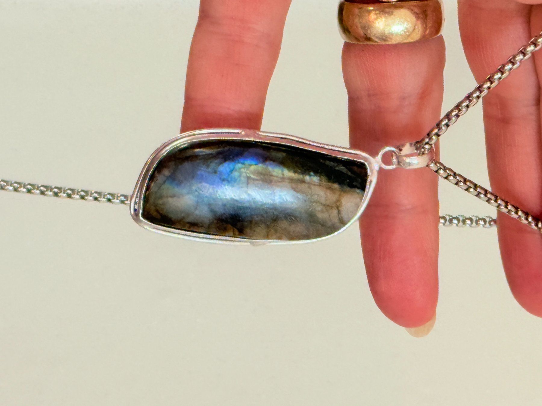 Catenine: Labradorite - Pendentif unique en son genre! – Nuovo e nell'imballaggio originale da Genève venduto da AGBERG 1