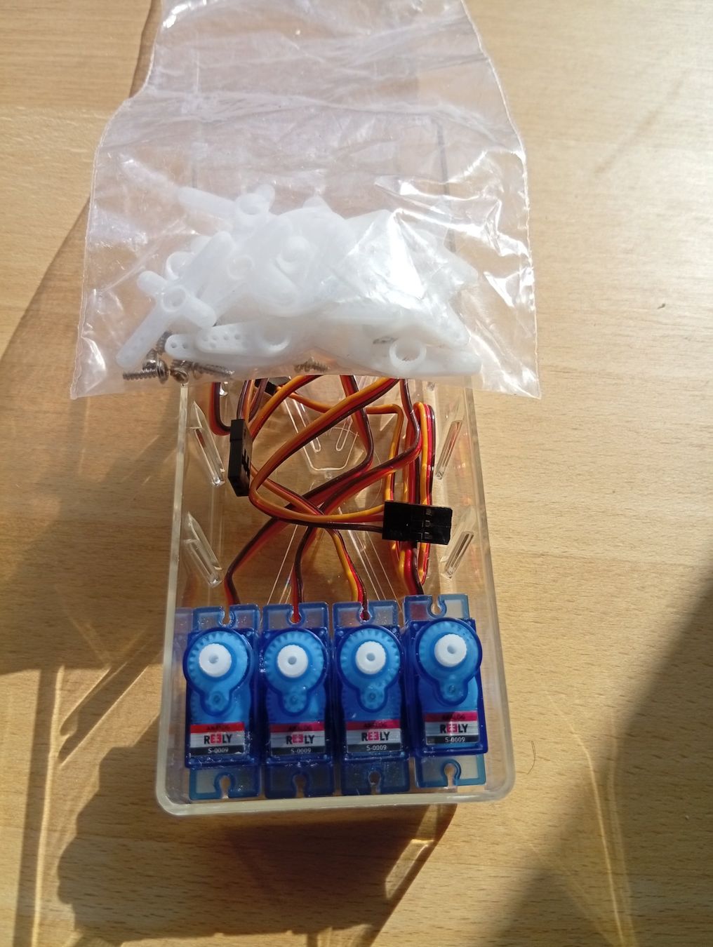 Reely Modellismo RC: 4 servos reely S 0009 – Usato da La Chaux-de-Fonds venduto da agusta03