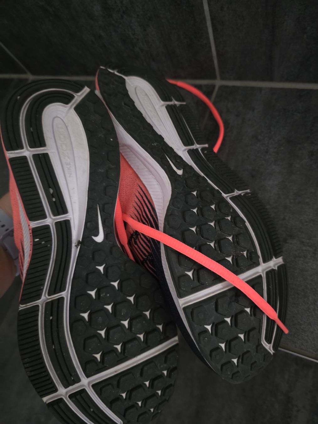 Nike Scarpe da donna: Nike schuhen Grösse 41/42 – Usato da Büsserach venduto da Divina86 1