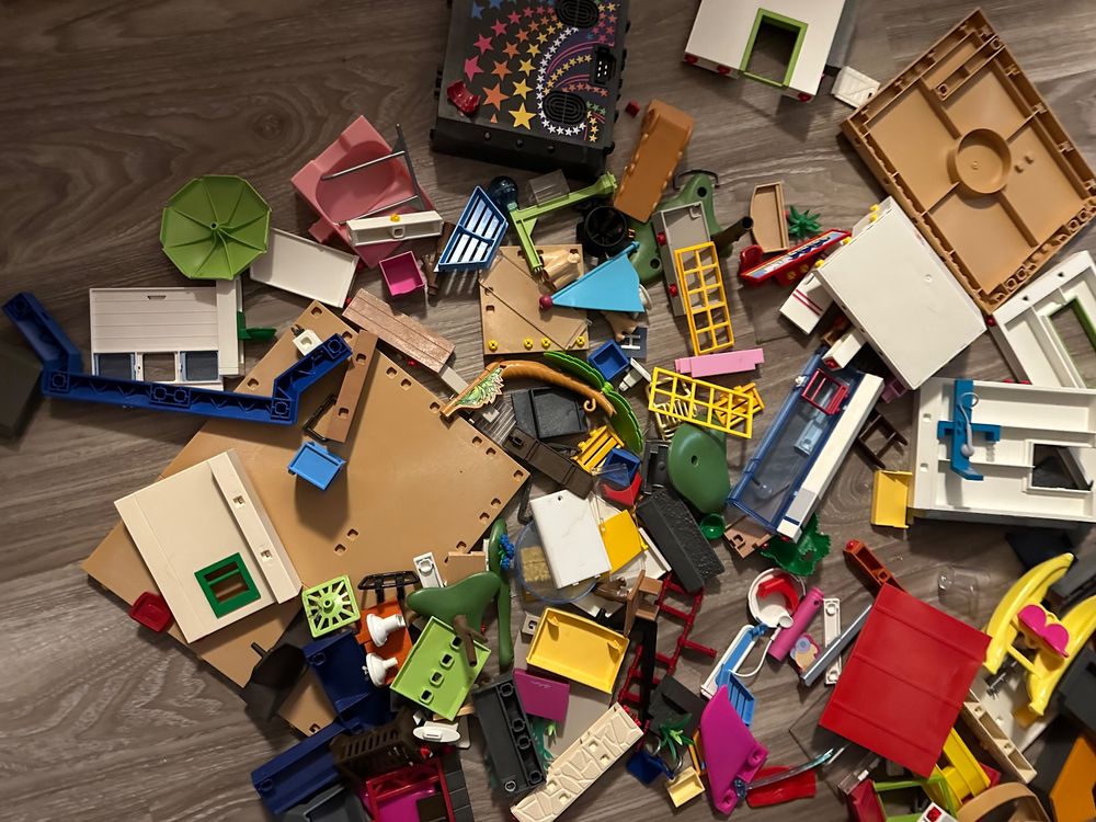 Playmobil Jouets: Playmobil Kiste diverse Teile für Sammler – D'occasion à Bettlach par Kkalena 1