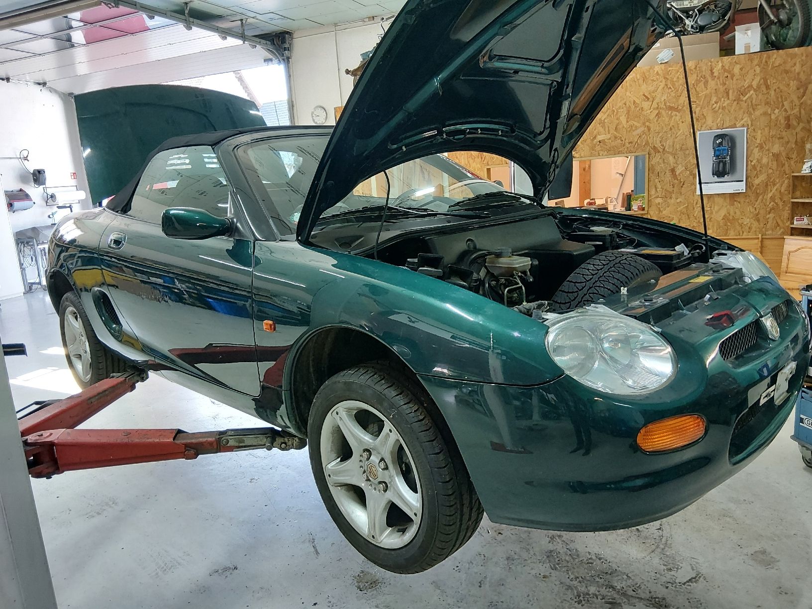 MG Autos: MG F mit Motorschaden – Défectueux à Hugelshofen par OldtimerBiefer8565 6