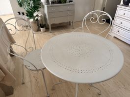 Table de jardin et 4 chaises