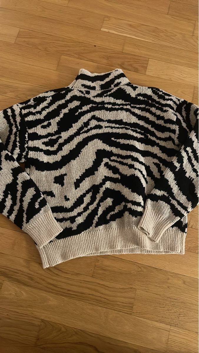 Maglioni & Felpe: Trendiger Strickpullover mit Zebra-Muster, Grösse M/L – Nuovo (secondo la descrizione) da Buchs ZH venduto da mic_jz5q