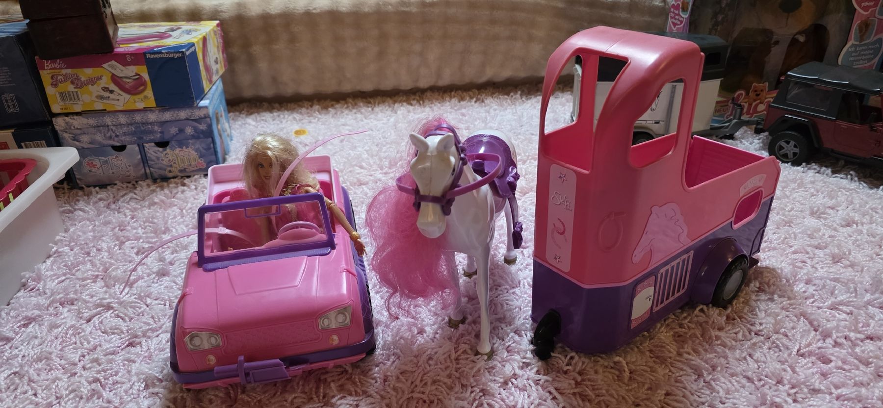 Giocattoli: Barbieauto mit Anhang, incl. Pferde – Nuovo (secondo la descrizione) da Aeschi SO venduto da trindade 3