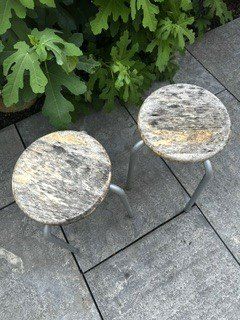Tabourets: zWei aLte HoLz/MetAllhoCKeR – D'occasion à Winkel par zeho 1