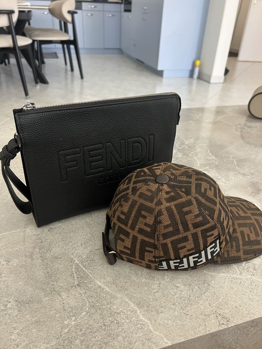 Fendi Taschen: FENDI Cap & Clutch – Set, Grösse M – Gebraucht aus Brüttisellen von AllesMoegliche24