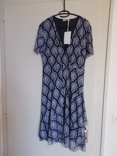 Robes: Kleid Cartoon Gr.42 – Neuf avec emballage d'origine à Chexbres par indi03