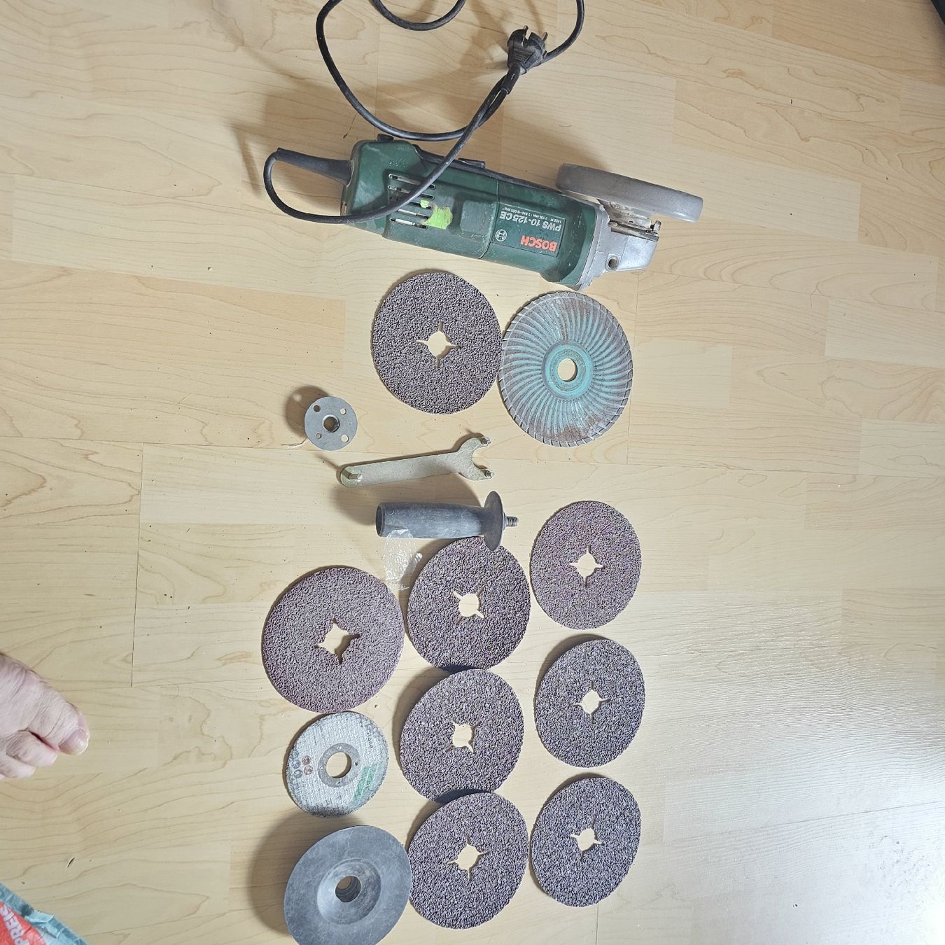 Bosch Tutti gli attrezzi: Bosch Winkelschleifer PWS 10-125 CE - – Usato da wolfhalden venduto da 46464646