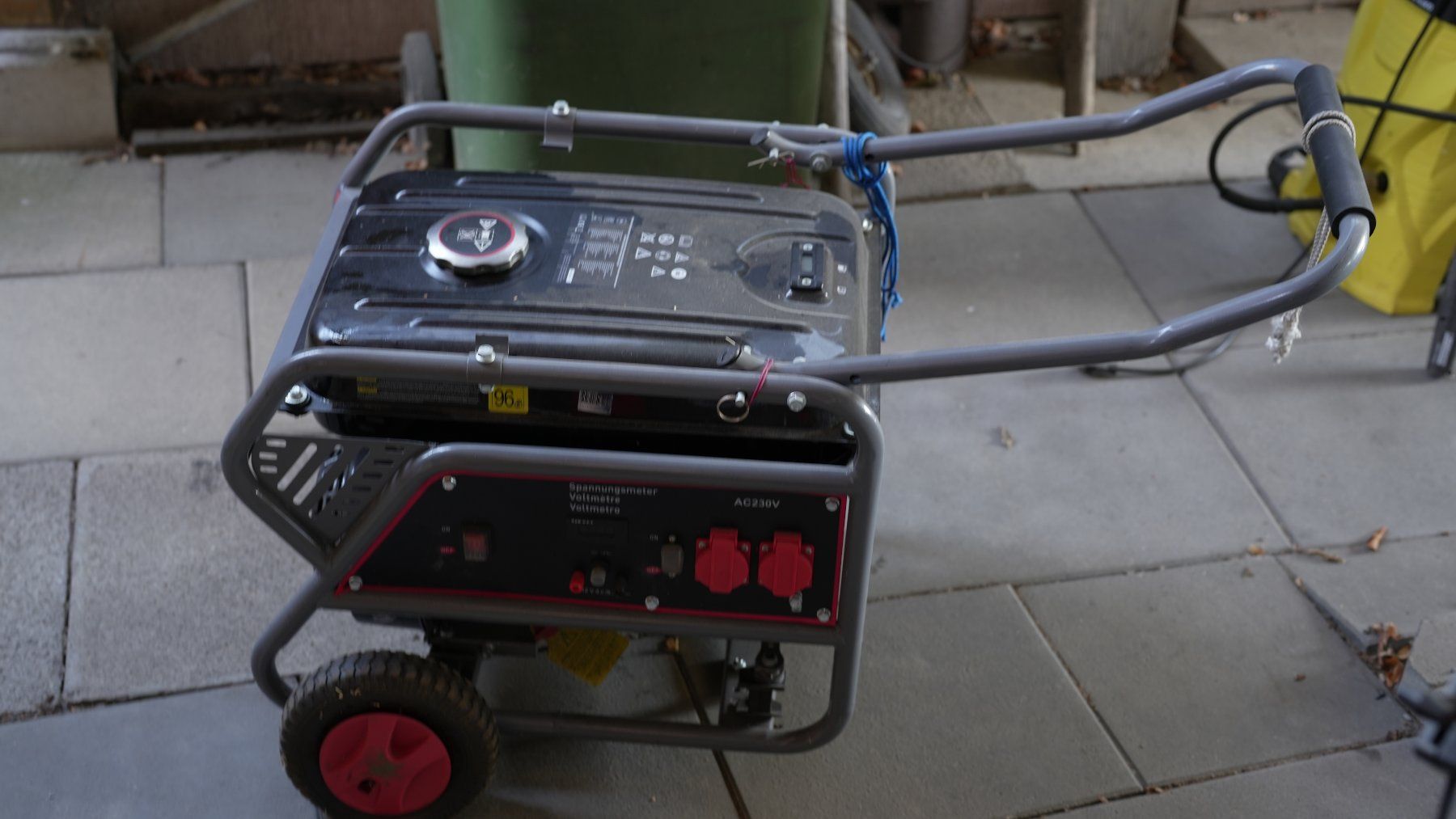 Stromgeneratoren: ayce Benzingenerator 2700 W – Gebraucht aus Hausen AG von diverww