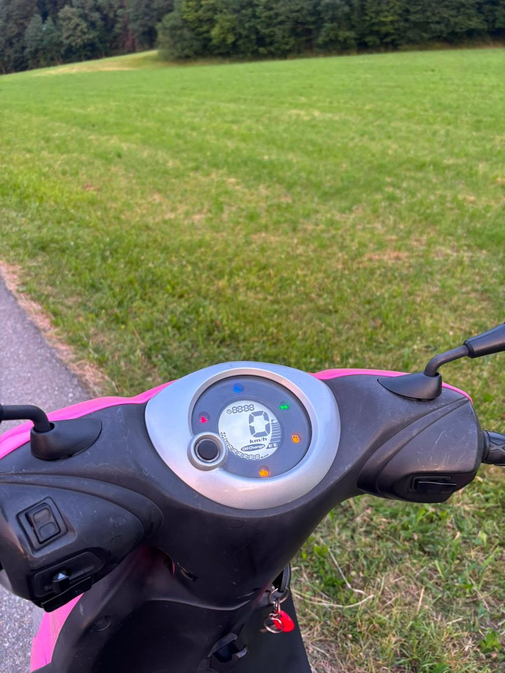 Yamaha Scooter: Yamaha Roller Pink Guter Zustand – Usato da Wil SG venduto da ann_5rd9 2