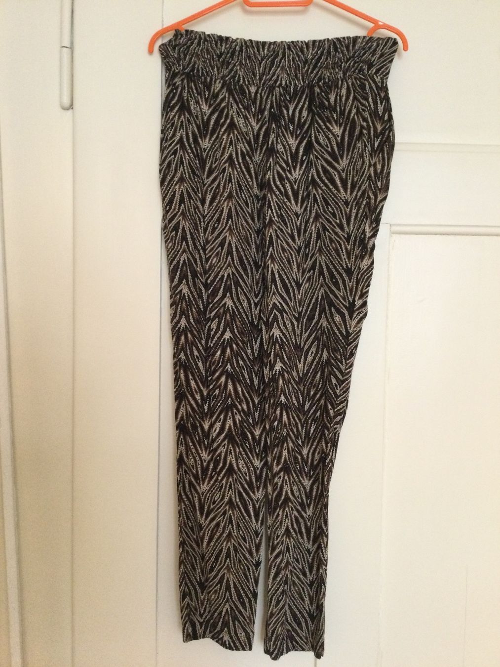 Sisley Pantaloni: Sisley Sommerhose mit Tigermuster -  34 - XS – Usato da Zürich venduto da Janakpur 2