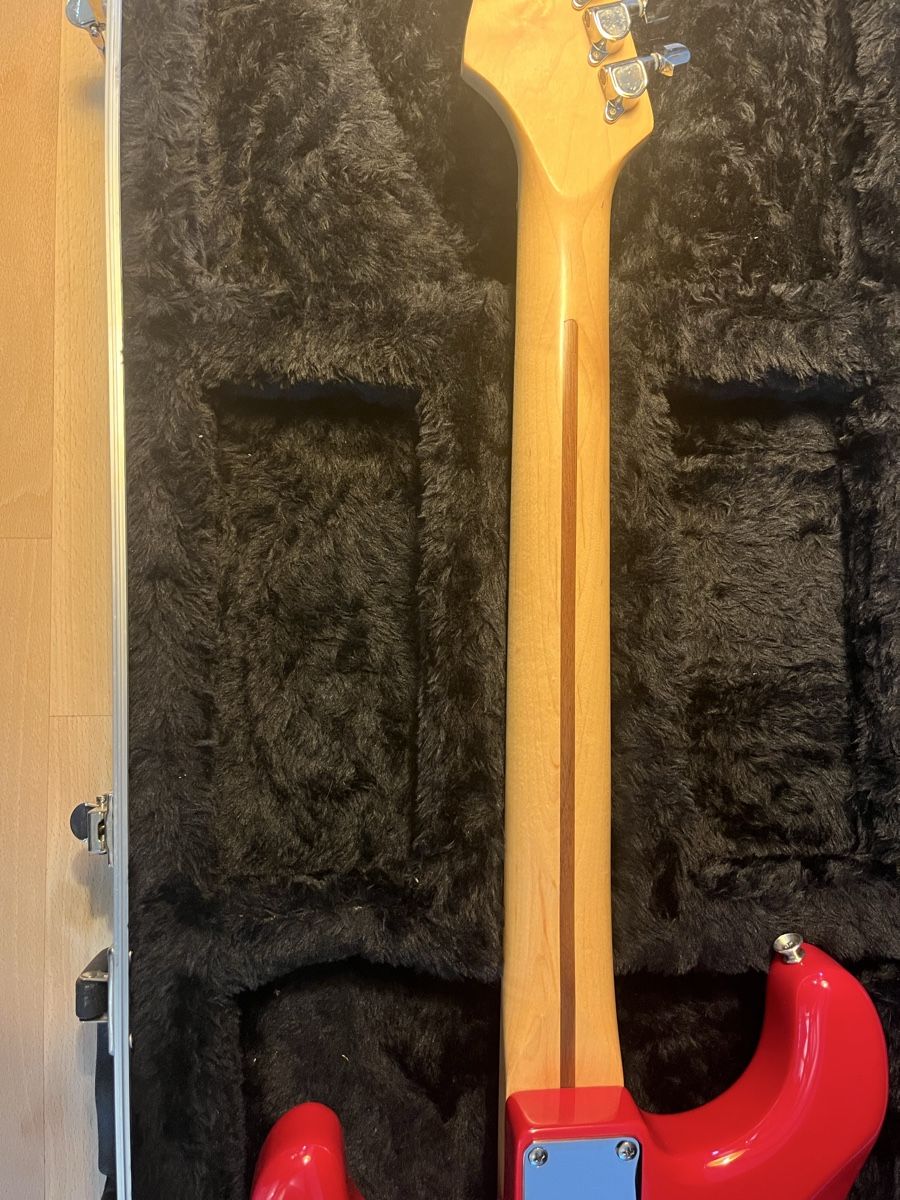 Squier Strumenti musicali: Guitare électrique Squier Stratocaster rouge – Nuovo (secondo la descrizione) da St-Blaise venduto da Olnar 5
