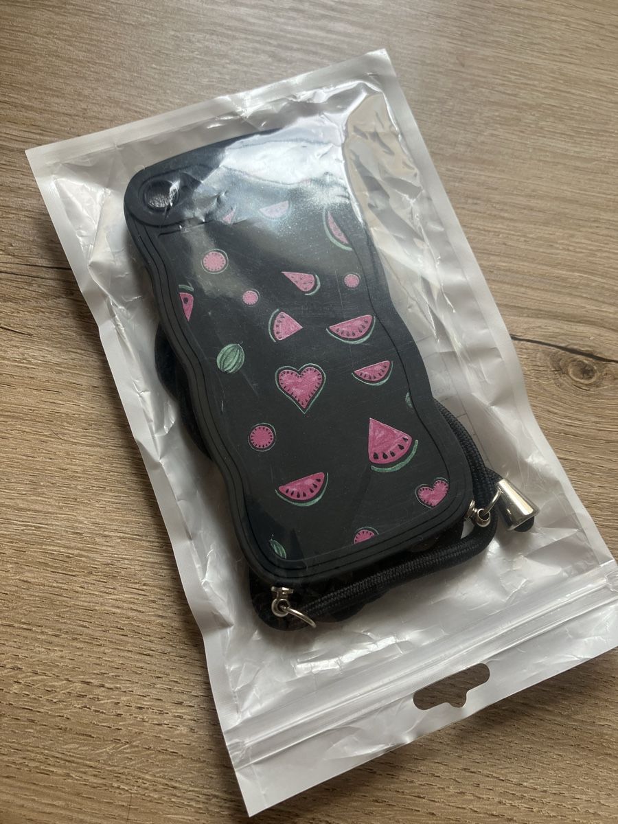 Cover & Protezioni schermo: iPhone SE Coque noire motif pastèques et coeurs avec cordon – Nuovo e nell'imballaggio originale da St-Aubin-Sauges venduto da Sonia-Ka 1