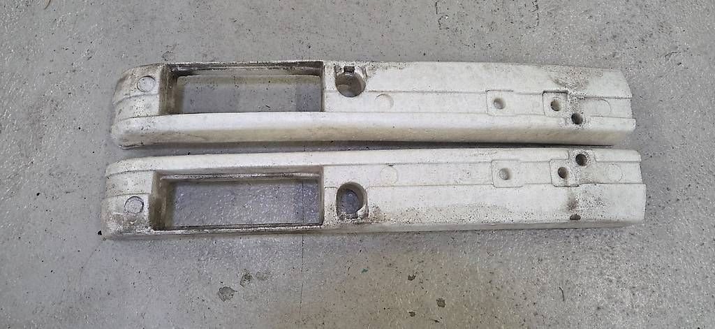 BMW Tutti pezzi di ricambio auto: Renfort de pare-choc avant BMW M3 e30 – Usato da Apples venduto da mistral28