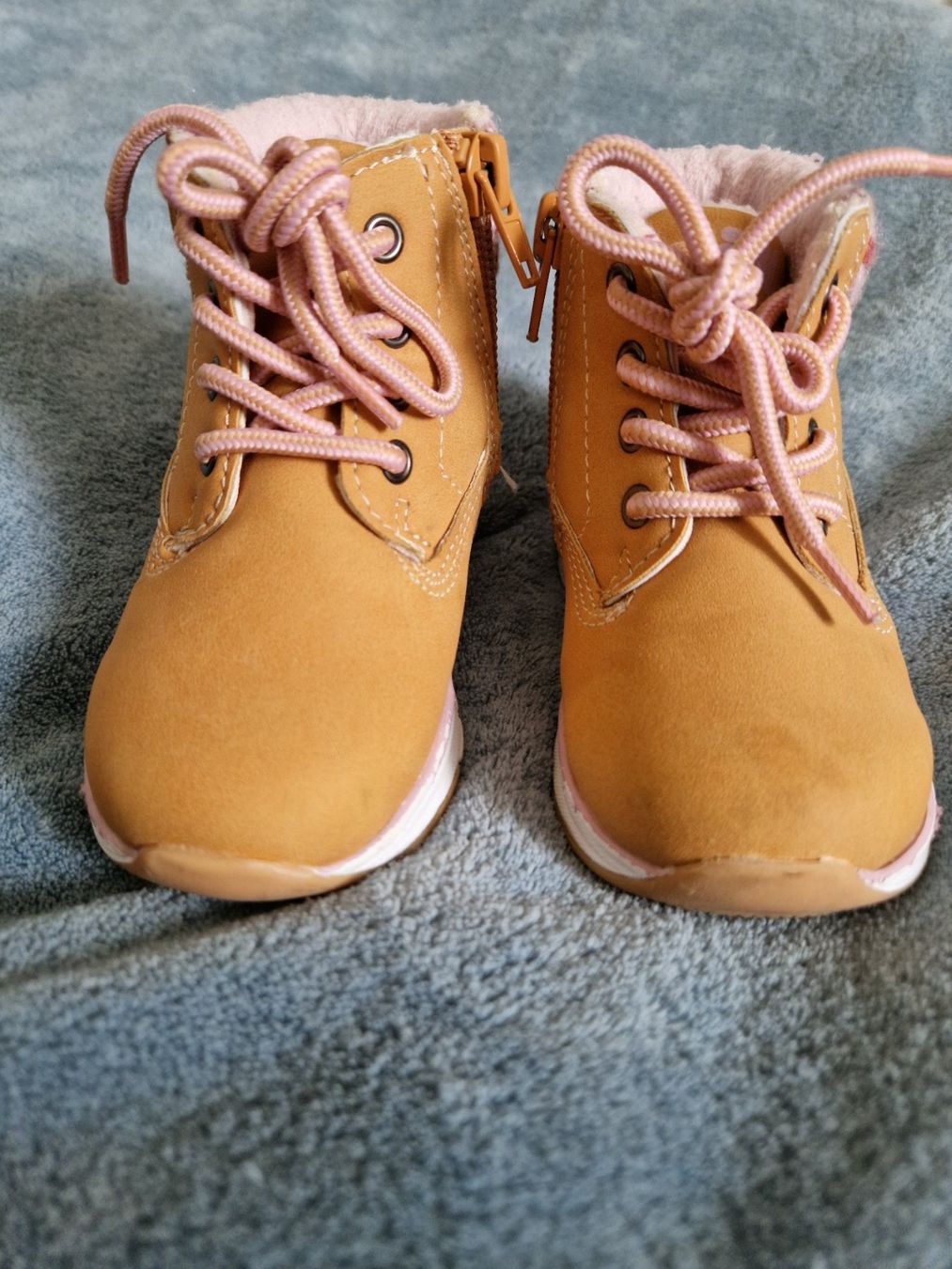 Fila Scarpe per ragazze: Schuhe FILA grösse 21 – Usato da Heimberg venduto da Eleanor20