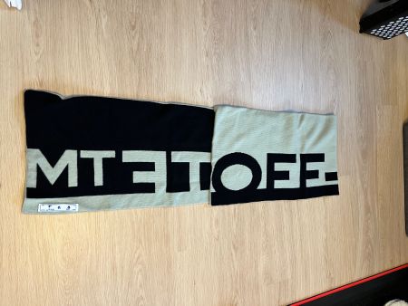 Off-White Wollschal, neuwertig, ideales Winteraccessoire