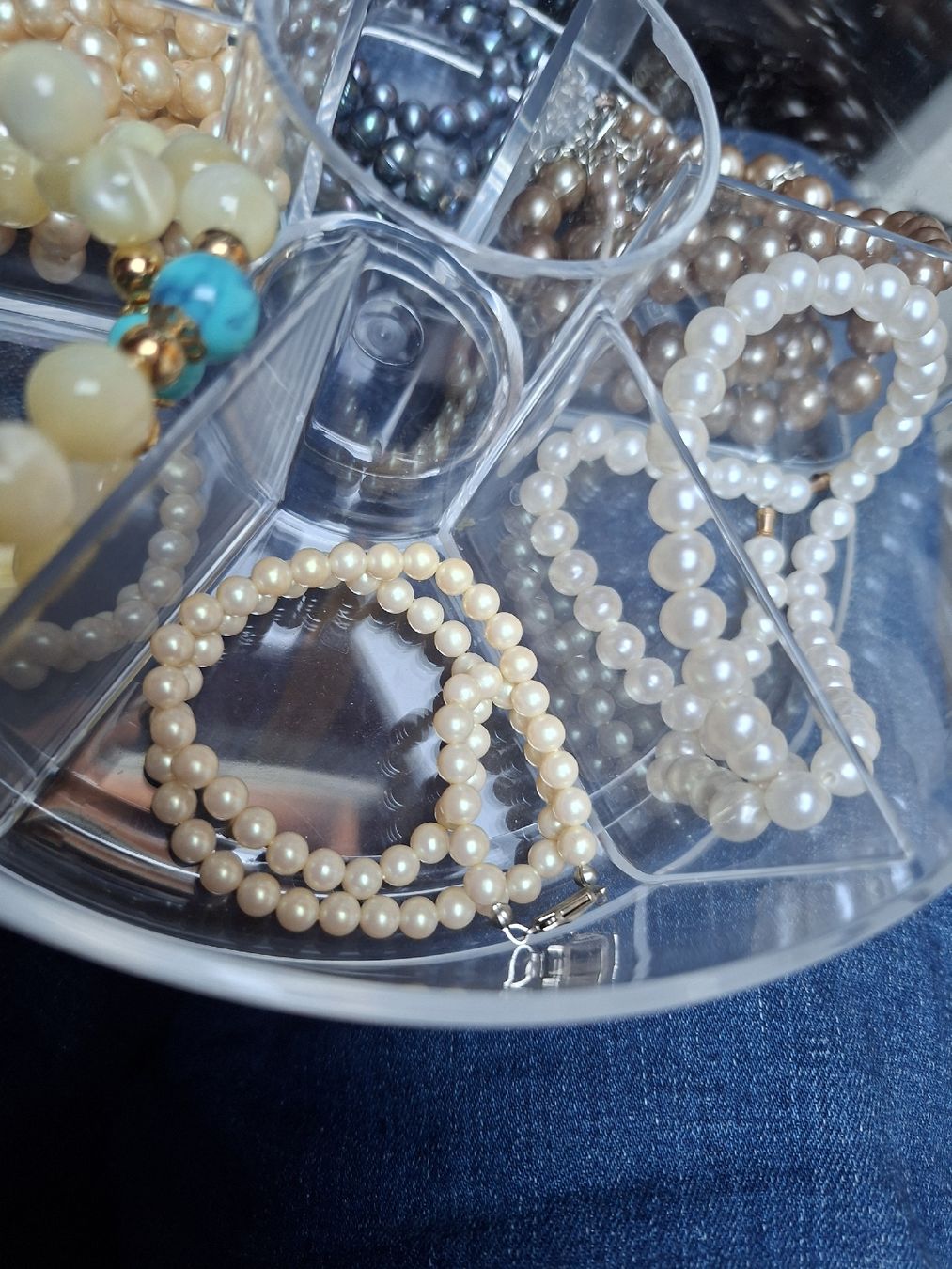 Lot de colliers et bracelets de perles en coffret (Gebraucht) in Tannay ...